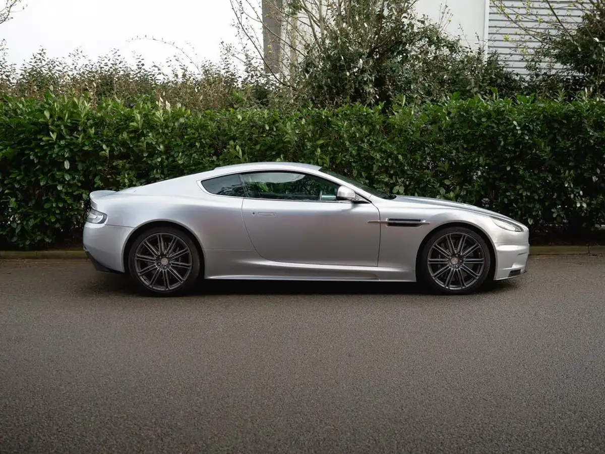 2011-aston-martin-dbs-60-touchtronic-big-6