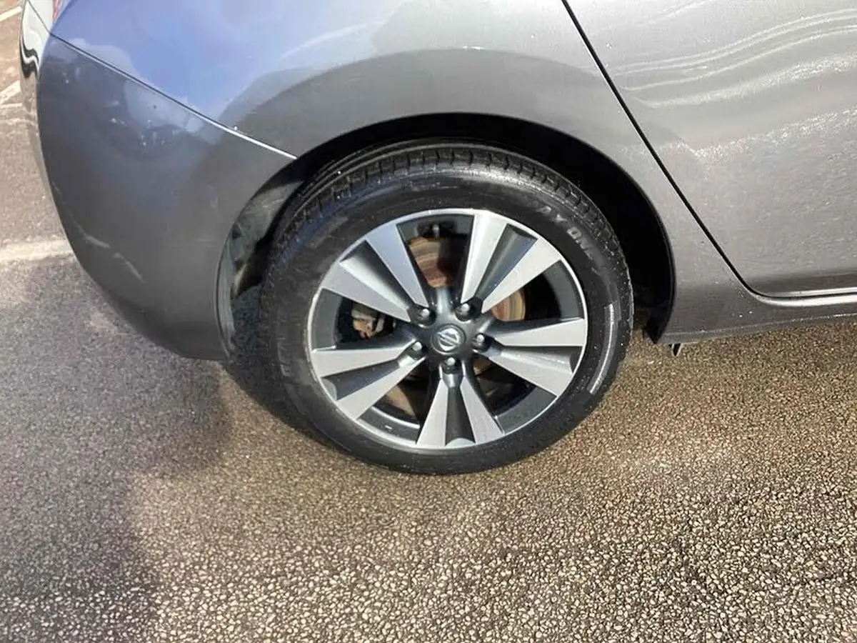 2016-nissan-leaf-e-tekna-30kwh-big-18