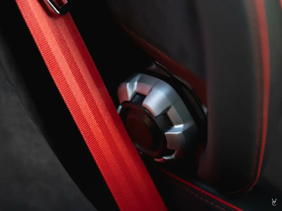 2023-lamborghini-huracan-52-tecnica-big-33