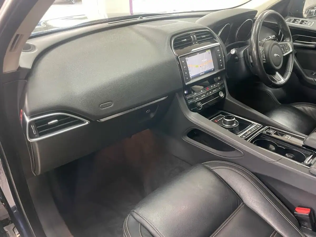 2017-jaguar-f-pace-20-i4d-prestige-180ps-ss-auto-big-24