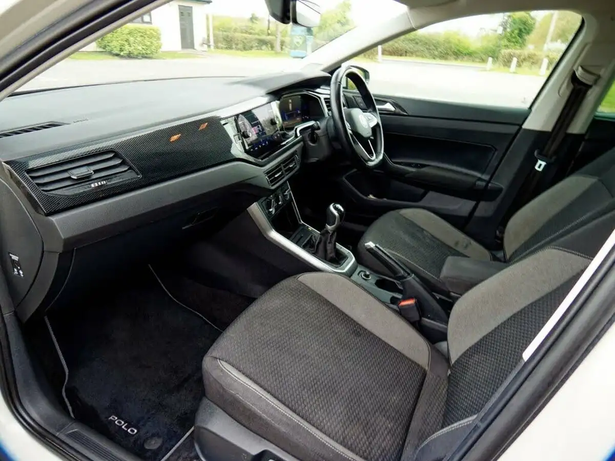 2021-volkswagen-polo-10-tsi-life-big-26