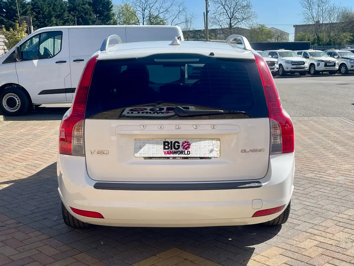 2011-volvo-v50-big-4