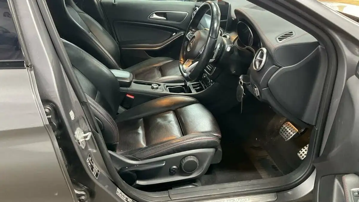 2016-mercedes-benz-gla-class-21d-gla-220d-amg-line-premiumss-7g-dct-big-1