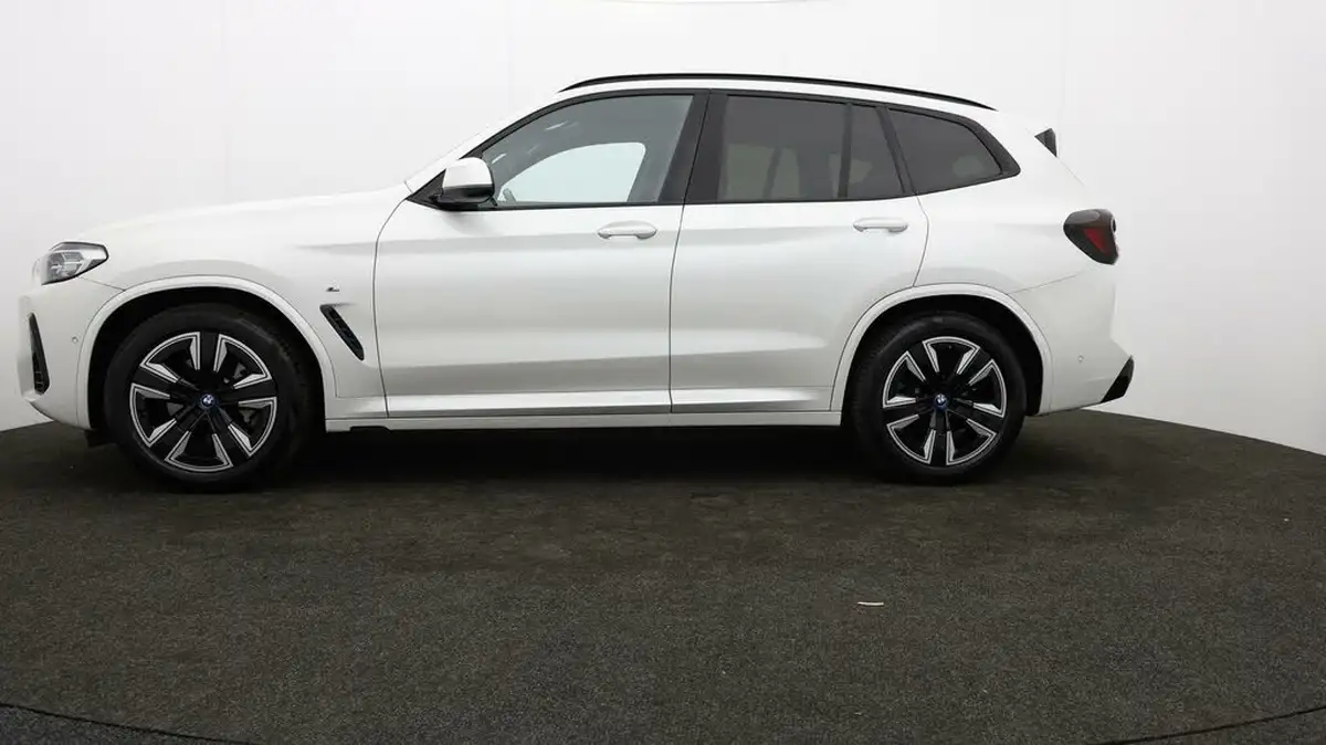 2022-bmw-ix3-e-m-sport-big-60