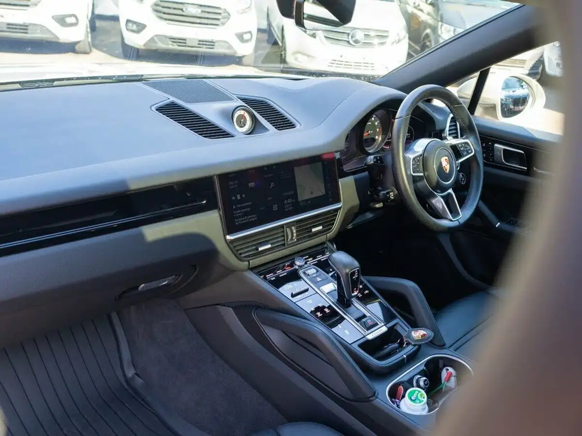 2021-porsche-cayenne-29-v6-s-coupe-big-11
