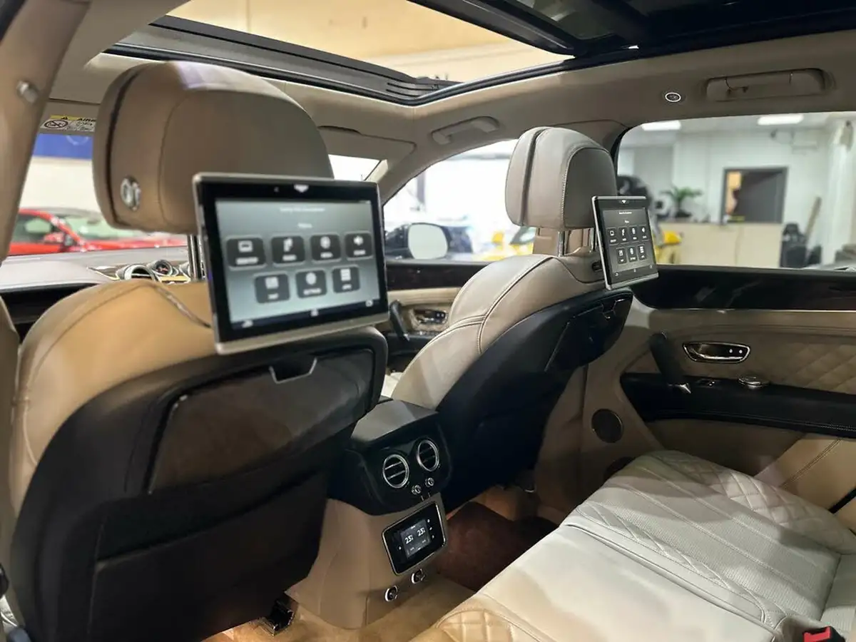 2016-bentley-bentayga-60-w12-big-43