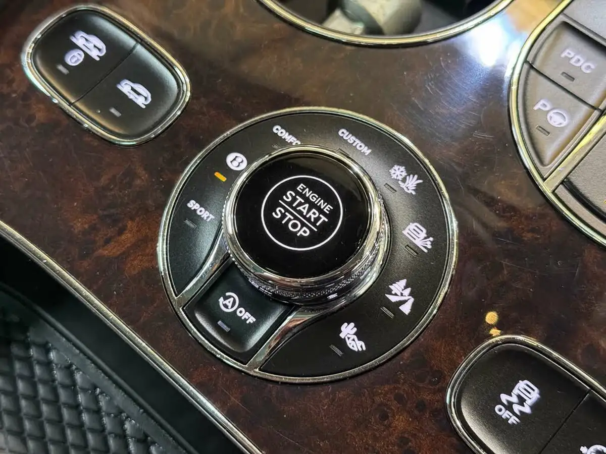 2016-bentley-bentayga-60-w12-big-71