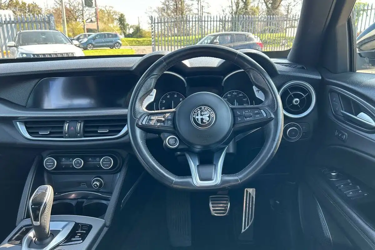 2022-alfa-romeo-stelvio-20-veloce-big-18
