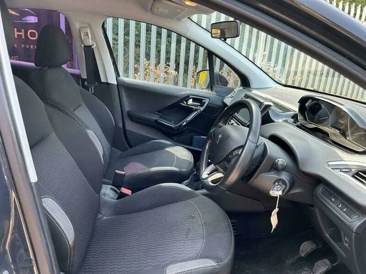 2016-peugeot-208-12-puretech-active-82bhp-5d-big-9