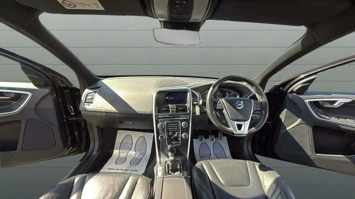 2017-volvo-xc60-24td-d4-r-design-lux-big-12