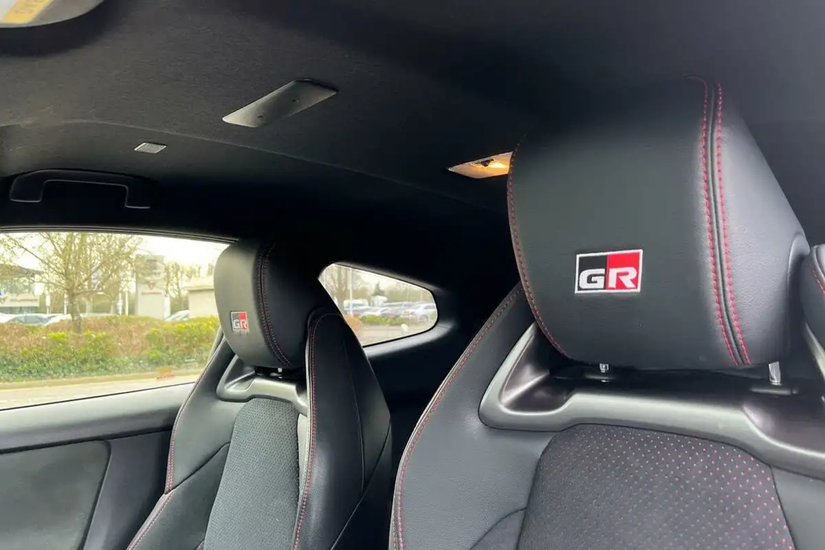2022-toyota-yaris-16-gr-circuit-pack-big-28