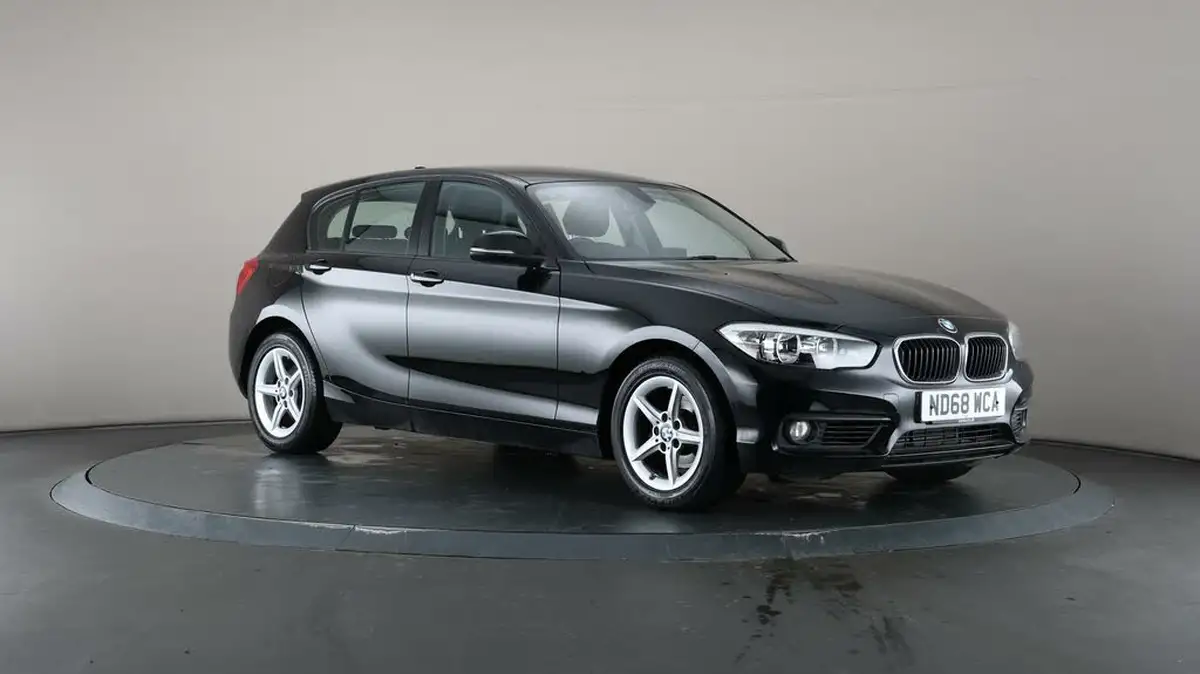 2018-bmw-1-series-15-118i-se-5d-big-1