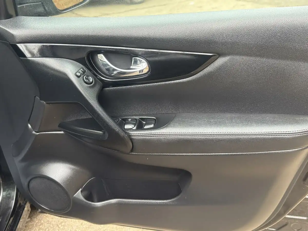 2015-nissan-qashqai-16-tekna-big-34