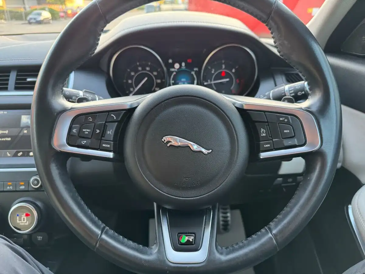 2019-jaguar-e-pace-20-i4d-r-dynamic-s-150ps-awd-auto-big-19