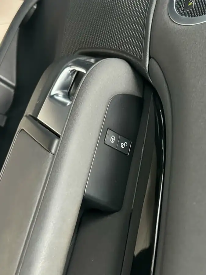 2019-land-rover-discovery-30-sd-v6-anniversary-edition-big-20