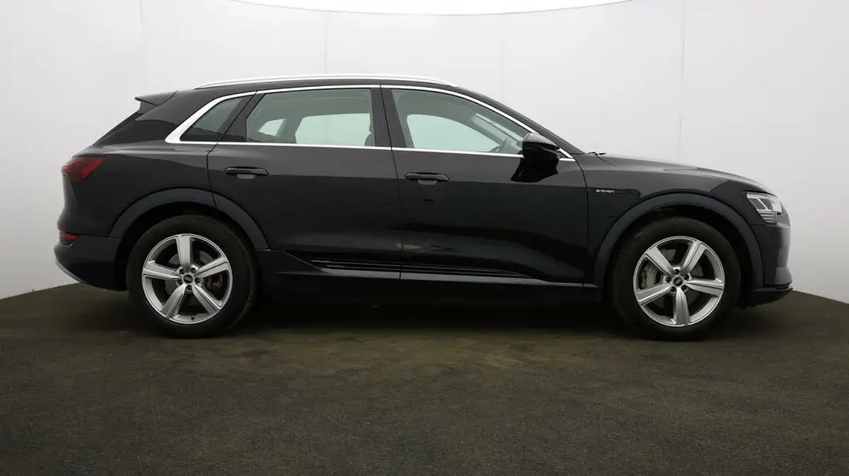2021-audi-e-tron-50e-technik-station-wagon-big-47