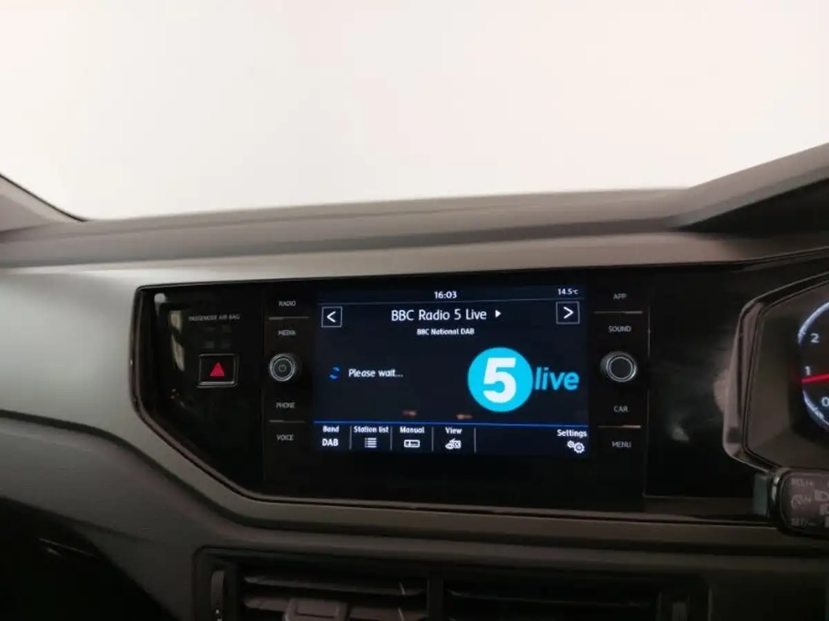 2018-volkswagen-polo-10-se-65ps-big-10