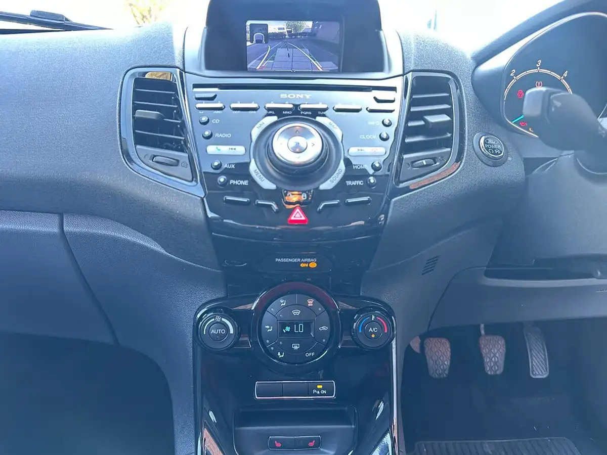 2016-ford-fiesta-15tdci-titanium-x-95ps-5d-1498cc-big-12