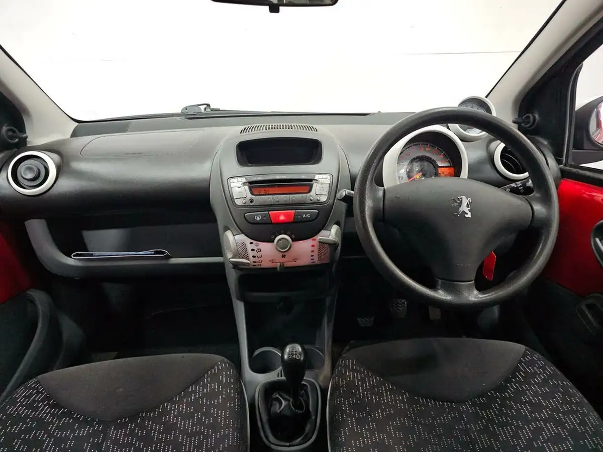 2012-peugeot-107-10-sportium-5d-big-1