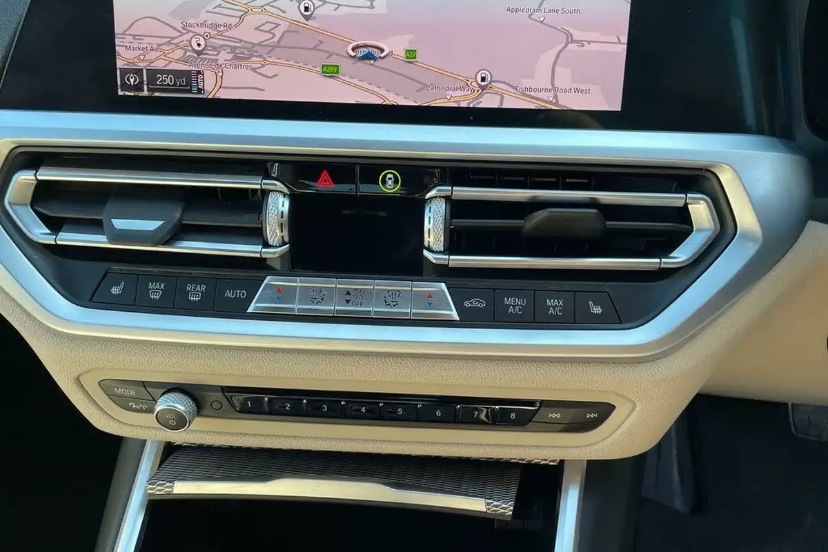 2020-bmw-3-series-20-330e-m-sport-saloon-4d-big-37