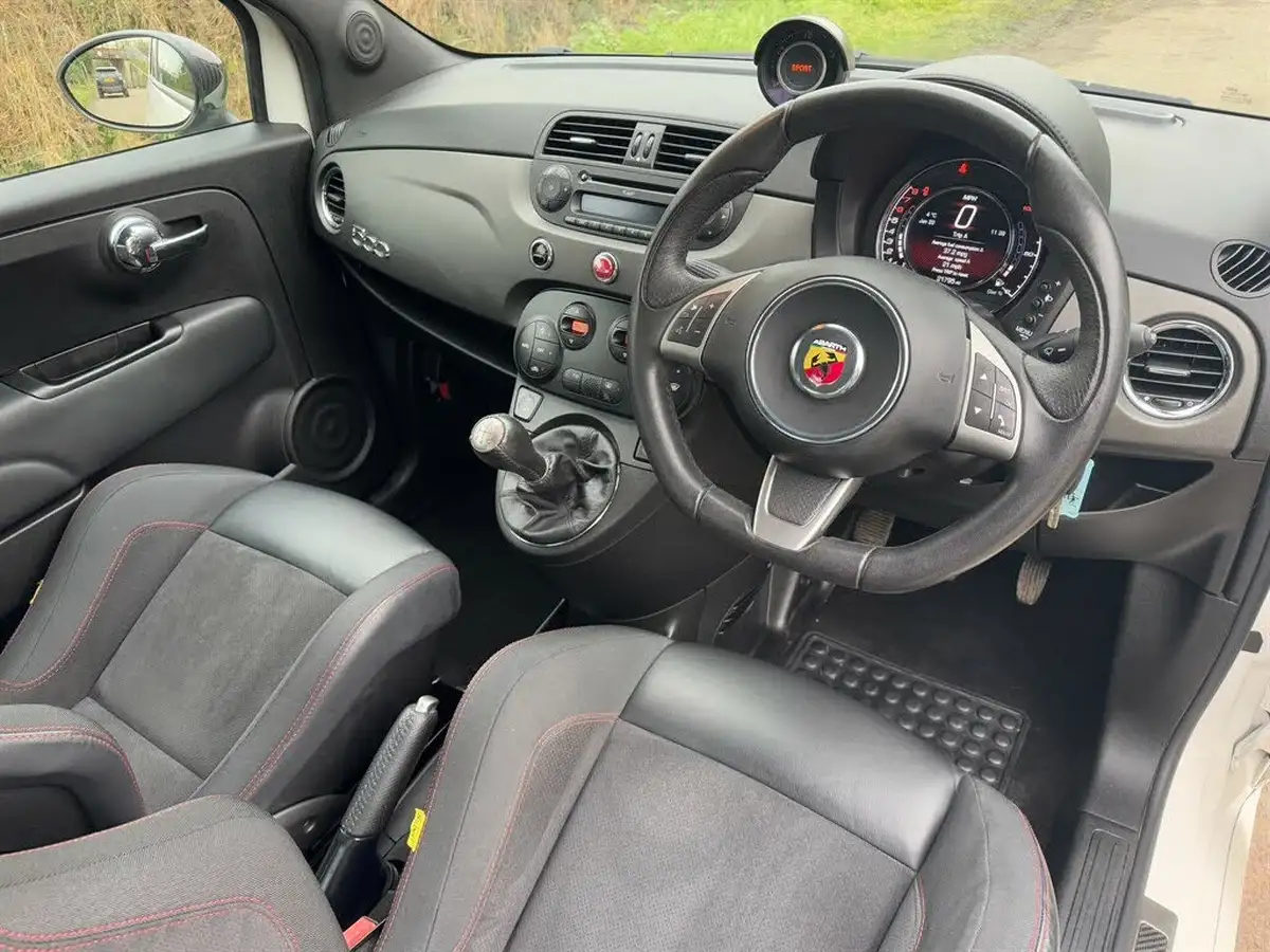 2016-abarth-500-14-tjet-595-competizione-big-5