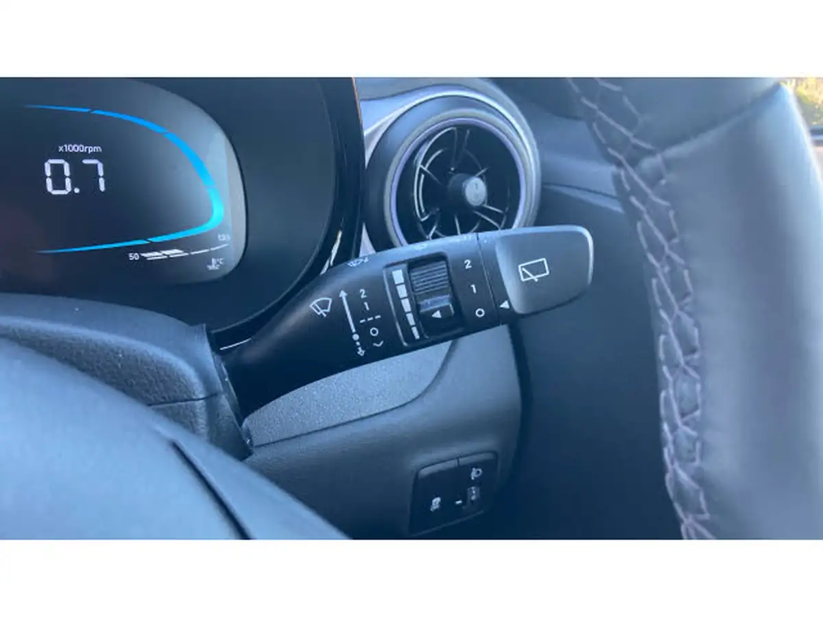 2024-hyundai-i10-12-premium-79ps-auto-big-33