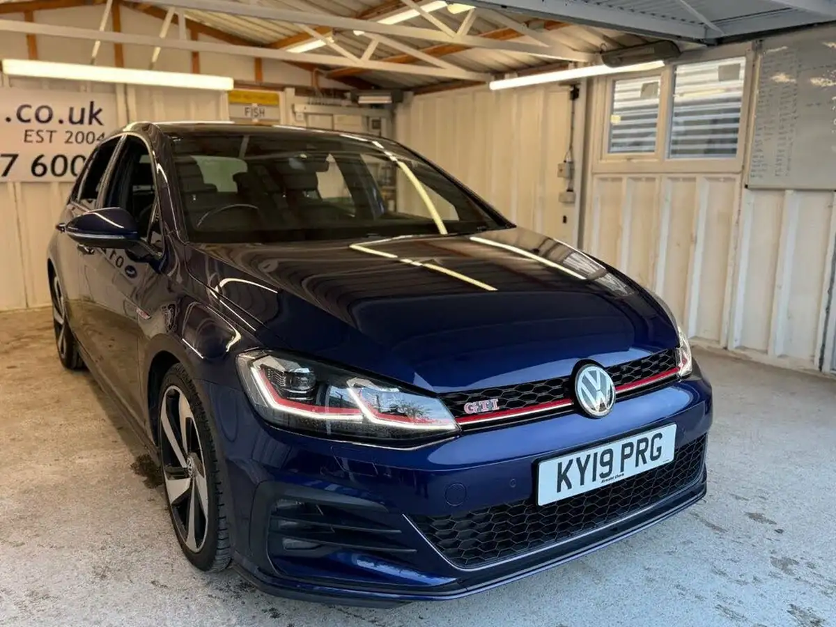 2019-volkswagen-golf-20-tsi-gti-performance-5d-big-4