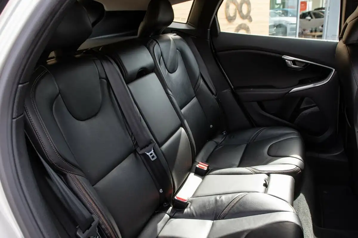 2016-volvo-v40-15-t3-cross-country-pro-big-29