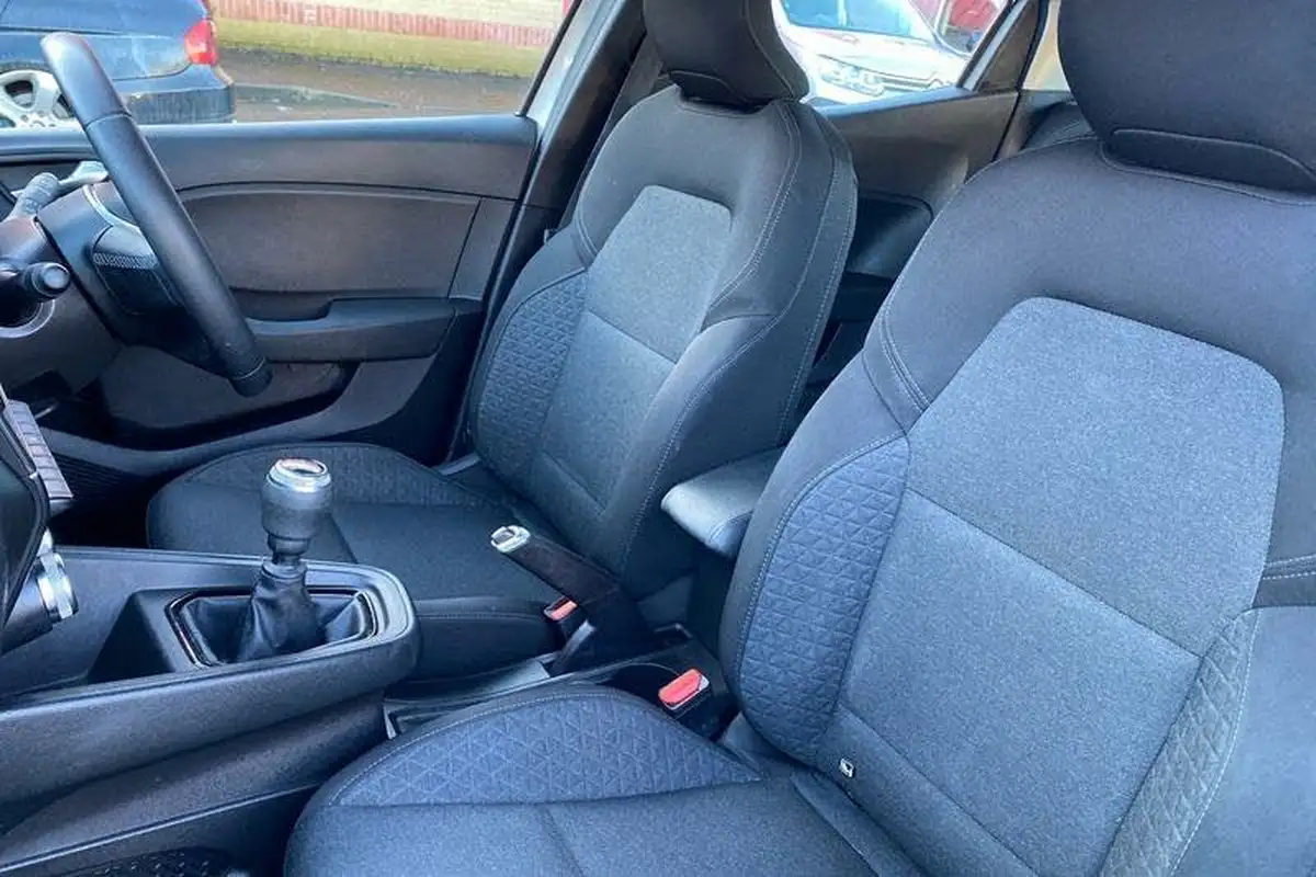 2022-renault-clio-10-tce-iconic-edition-big-18