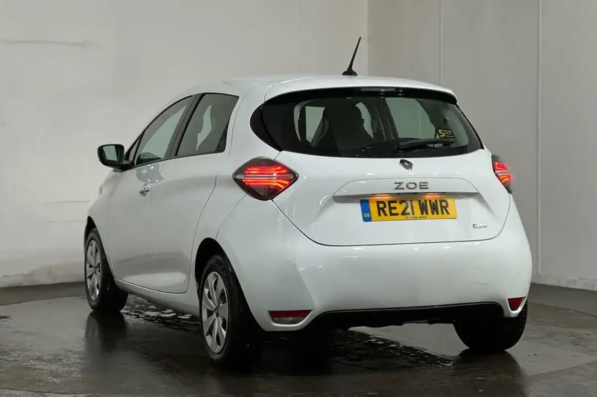 2021-renault-zoe-e-i-play-big-14