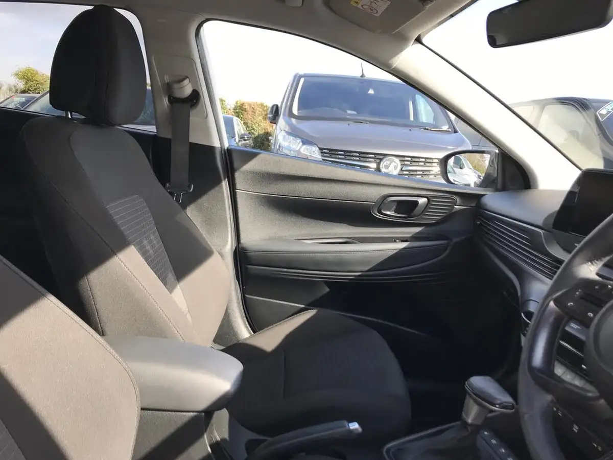 2022-hyundai-i20-10-t-gdi-premium-dct-big-3