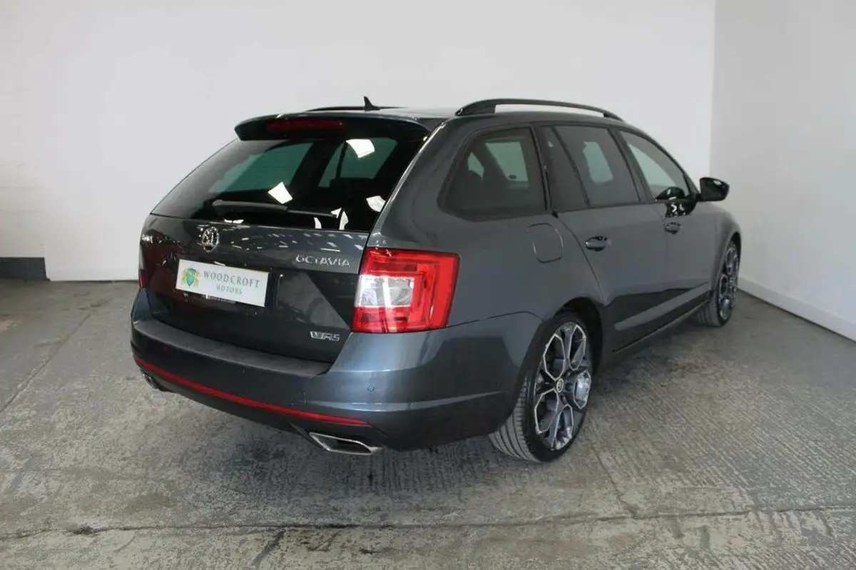 2015-skoda-octavia-20tdi-vrs-estate-big-5