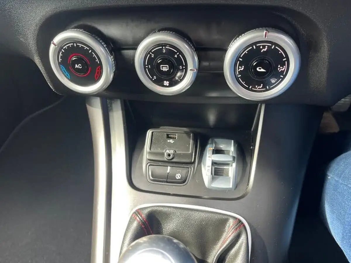 2015-alfa-romeo-giulietta-14-tb-sprint-big-17