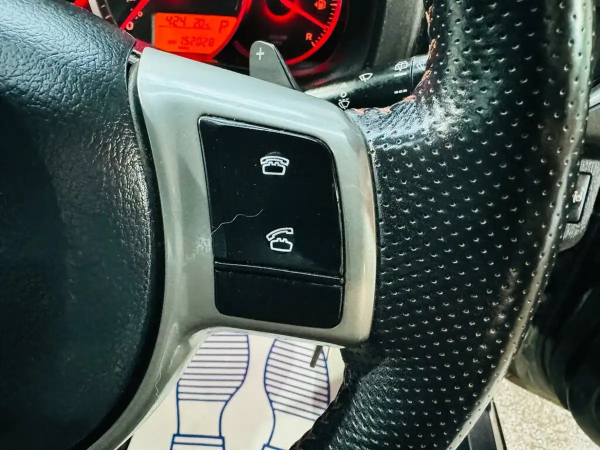2013-toyota-yaris-133-sr-5d-m-drive-s-big-14