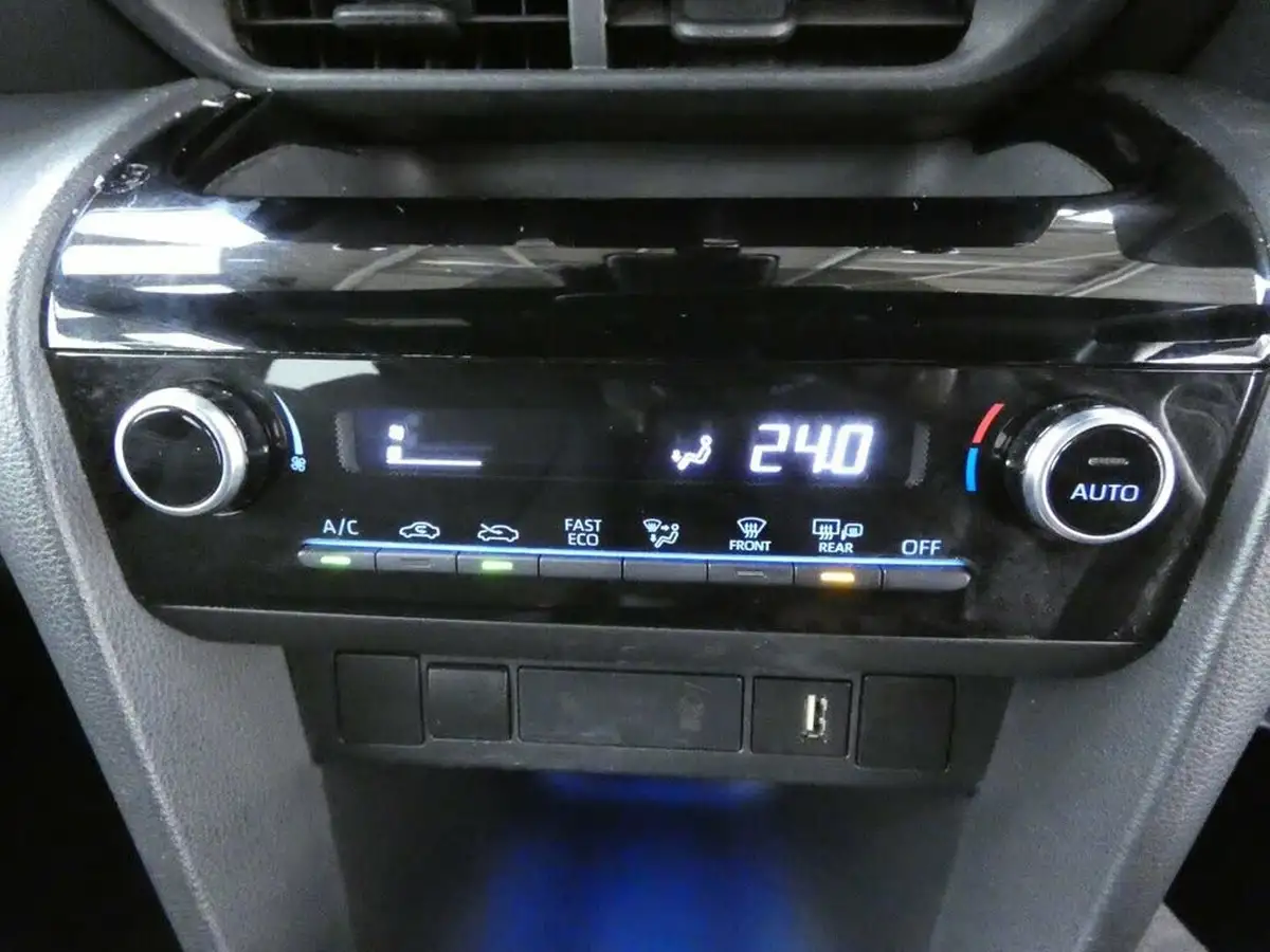 2021-toyota-yaris-15-vvt-i-design-panoramic-roof-big-11