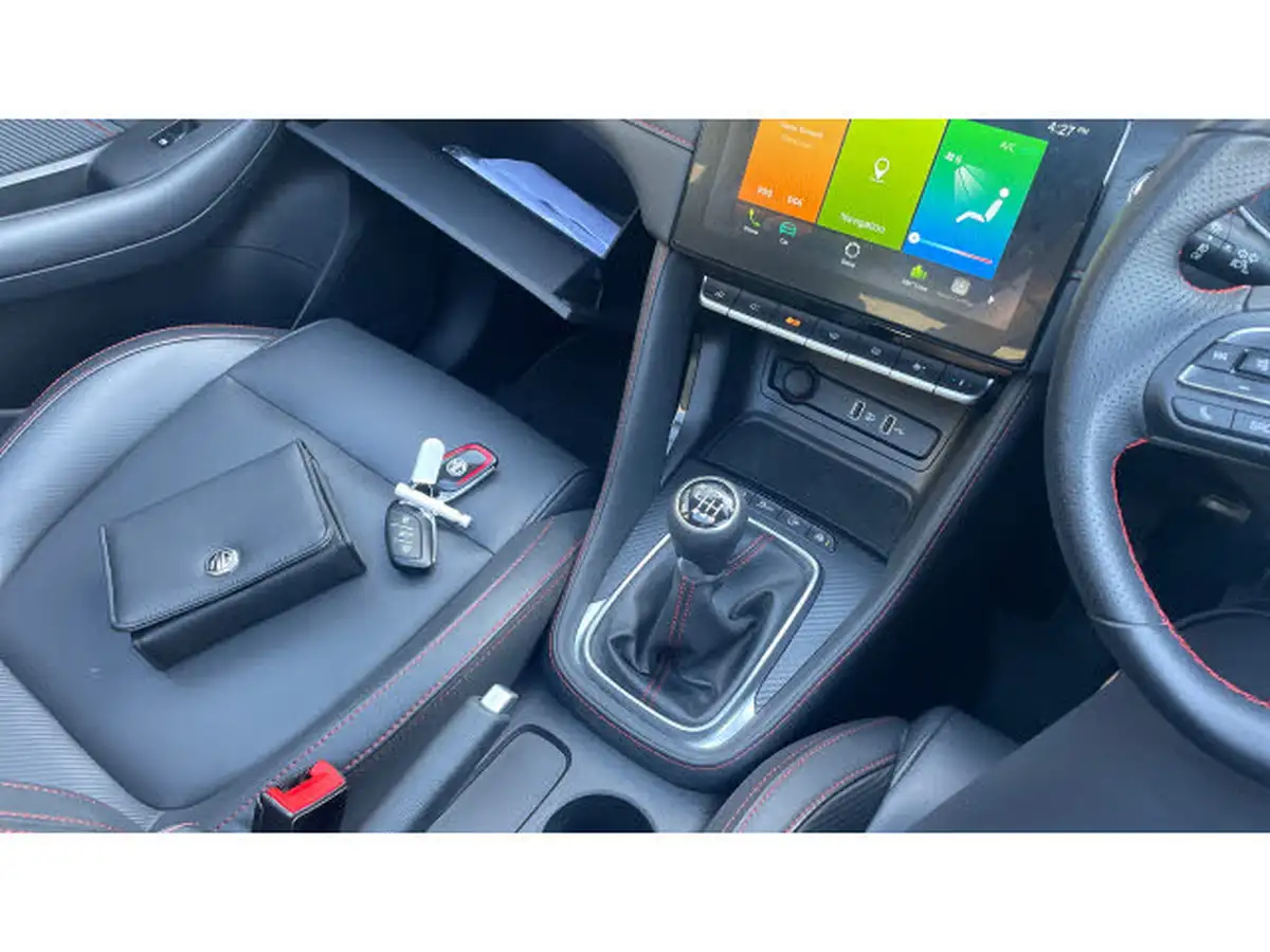 2023-mg-zs-suv-10t-gdi-exclusive-big-13