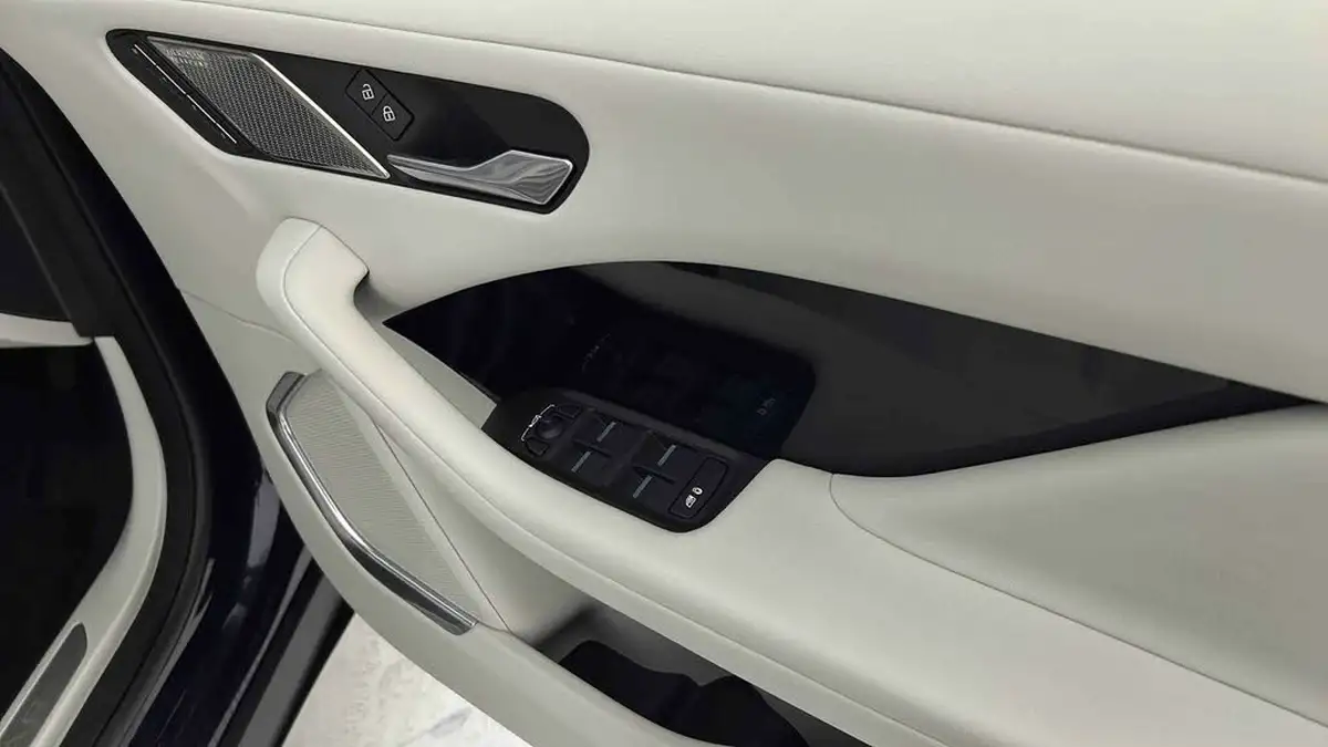 2022-jaguar-i-pace-ev400-se-big-30