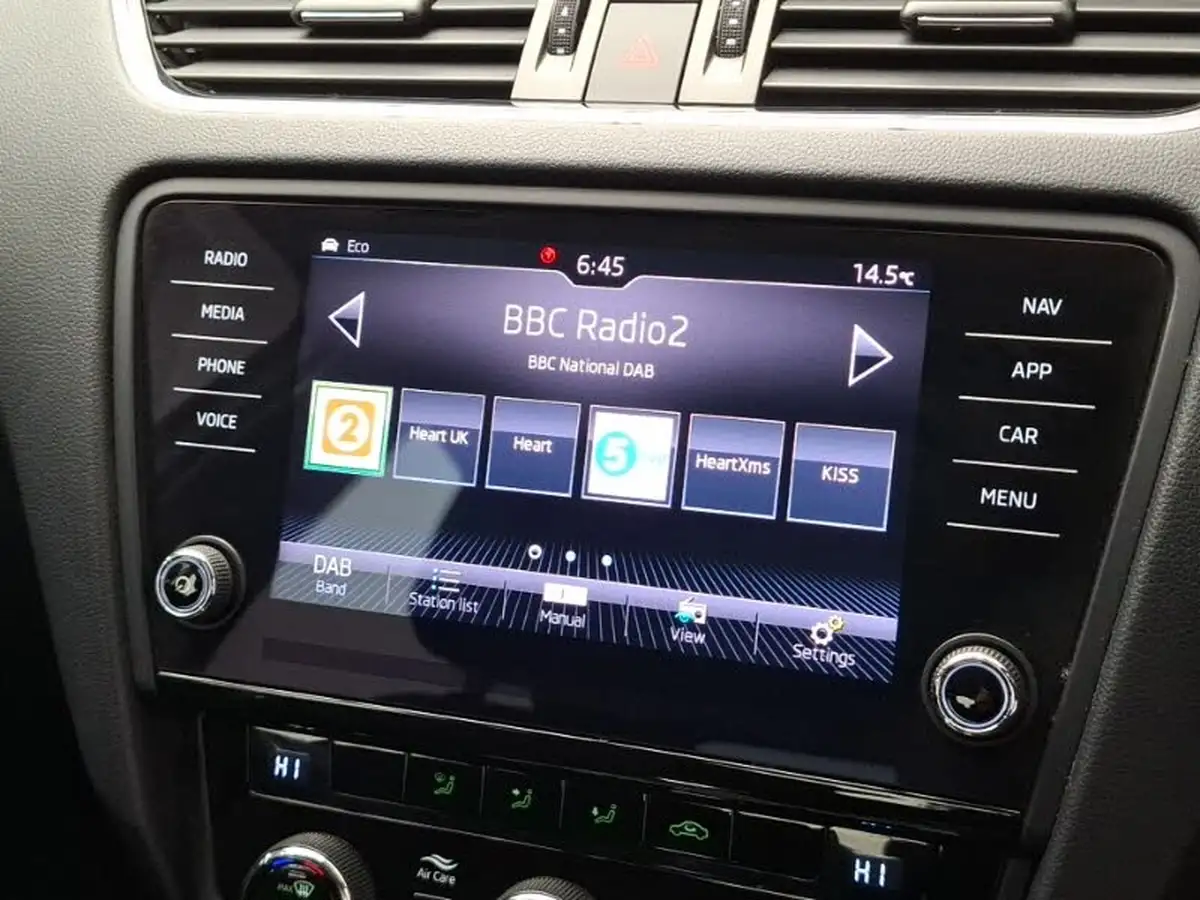 2018-skoda-octavia-16tdi-se-technology-scr-hatchback-dsg-big-9