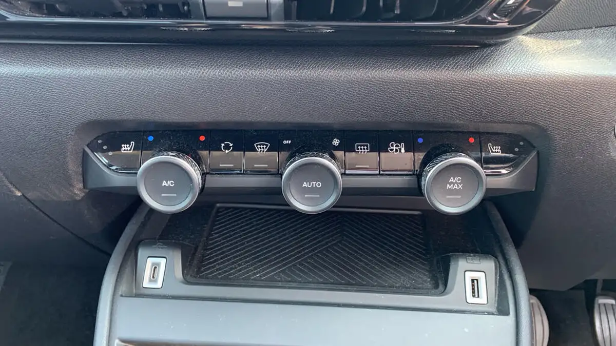 2022-citroen-c4-12-puretech-c-series-edition-big-32