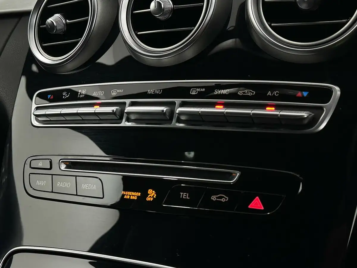 2015-mercedes-benz-c-class-21cdi-c300-amg-line-premiumss-saloon-4d-big-20