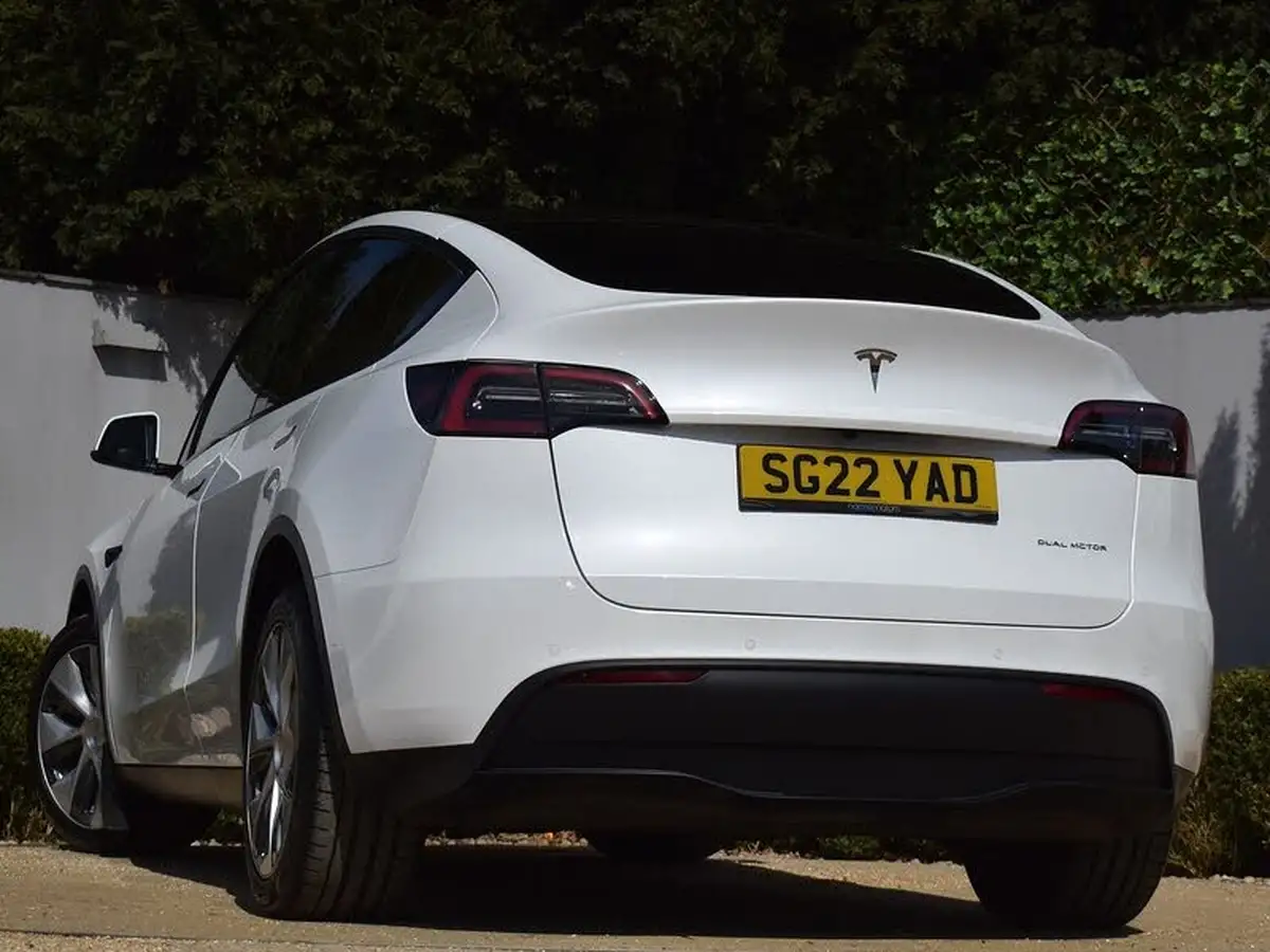 2022-tesla-model-y-e-long-range-big-5