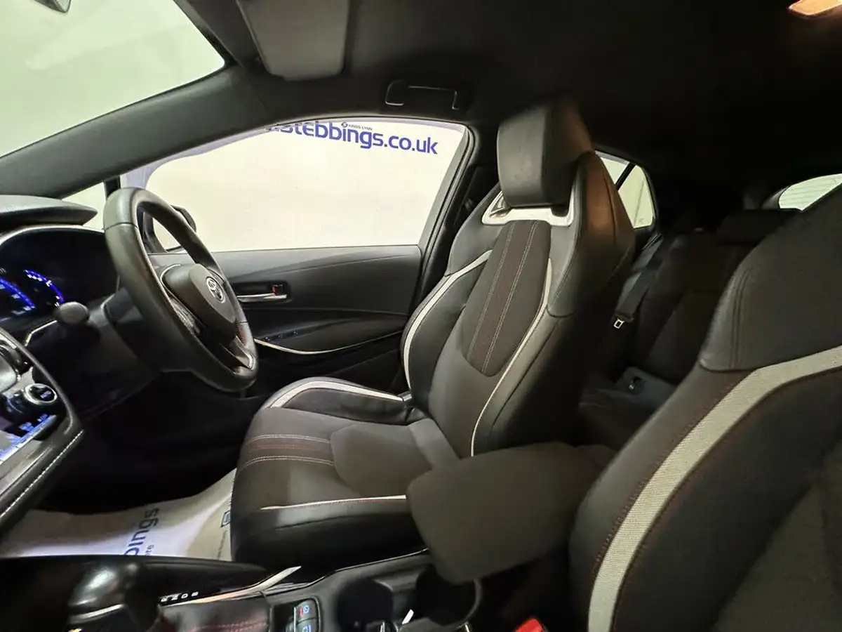 2020-toyota-corolla-18-vvt-i-gr-sport-trk-hatchback-big-29