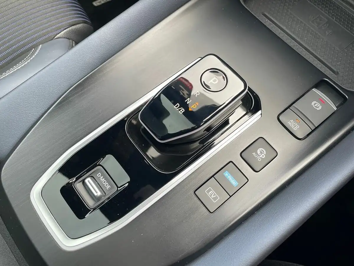 2023-nissan-qashqai-15-tekna-big-18