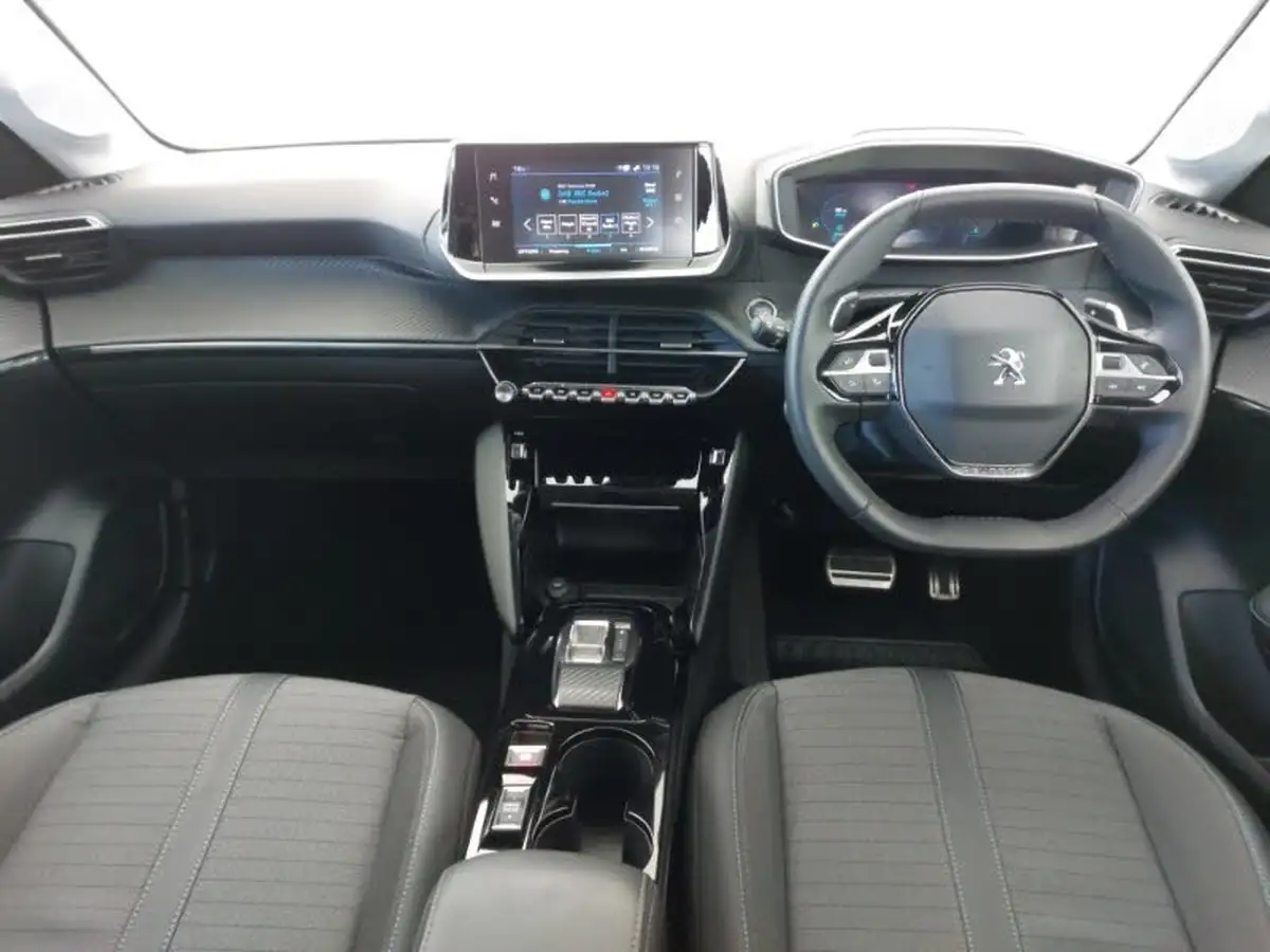 2023-peugeot-208-12-puretech-allure-premium-100ps-eat8-big-2