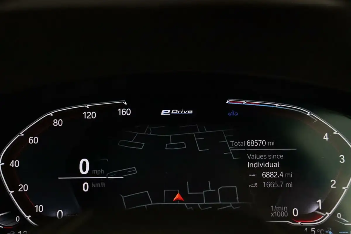 2022-bmw-5-series-20-530e-se-saloon-4d-big-21