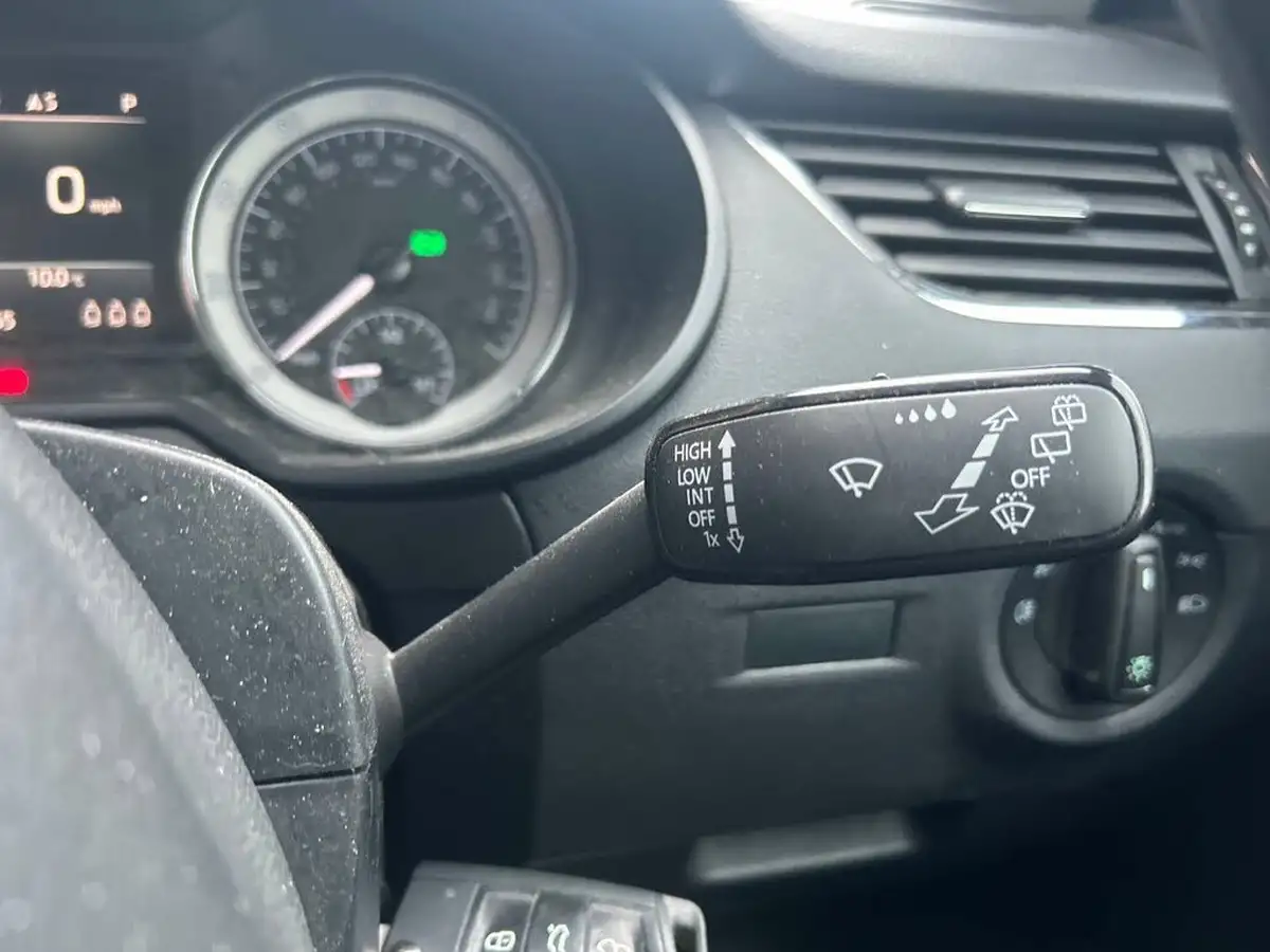 2018-skoda-octavia-20tdi-se-l-estate-dsg-big-24