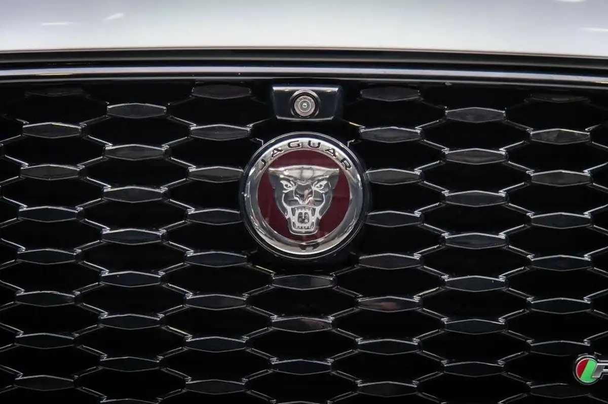 2021-jaguar-f-pace-20-d200-r-dynamic-hse-mhev-big-40