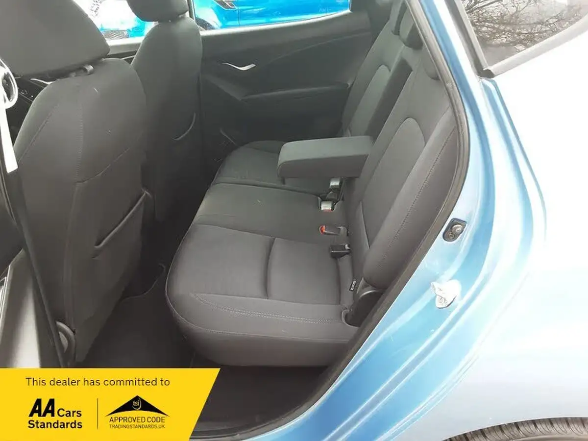 2014-hyundai-ix20-16-style-125ps-big-15