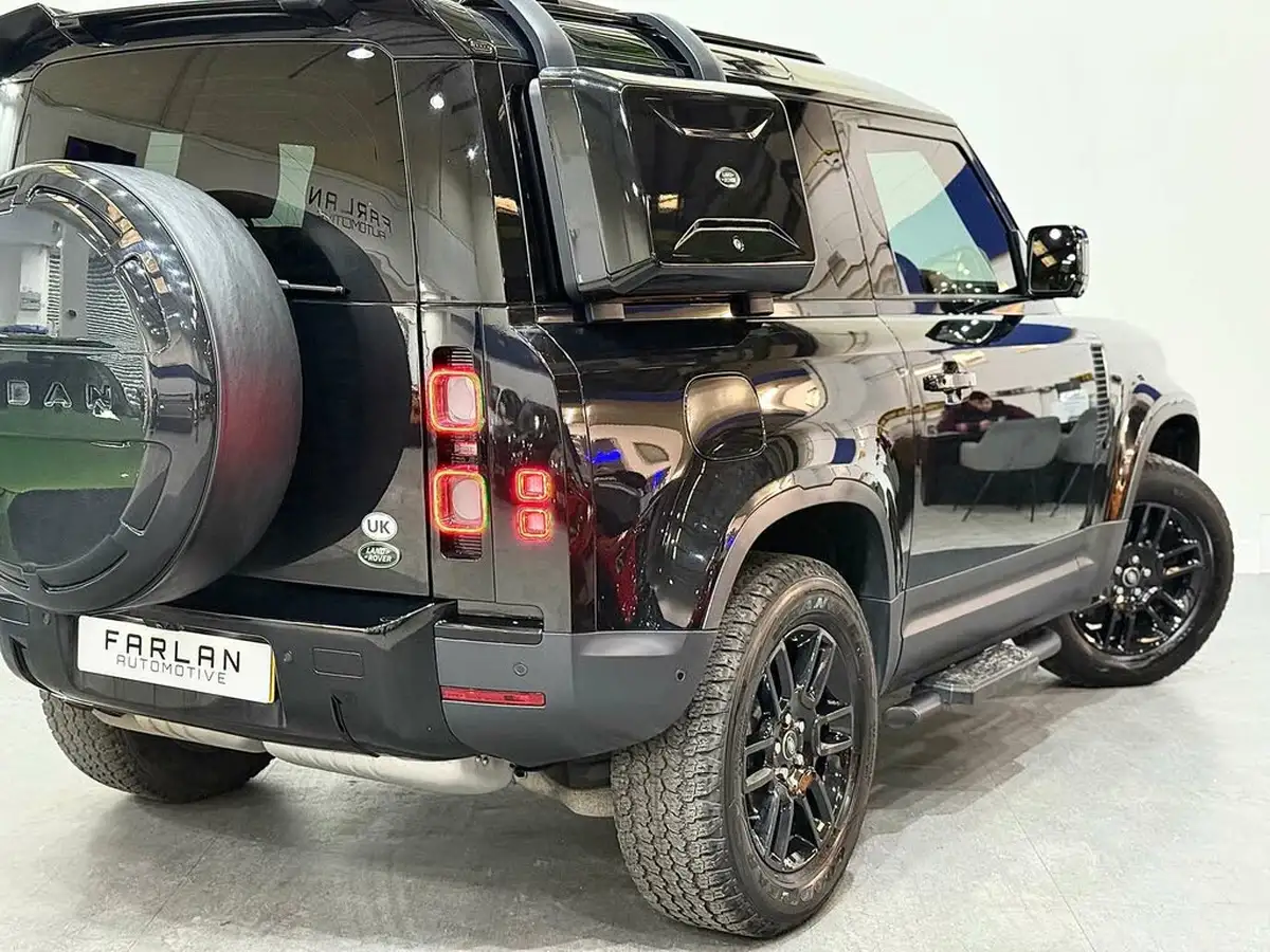 2022-land-rover-90-defender-30-d250-hse-big-28