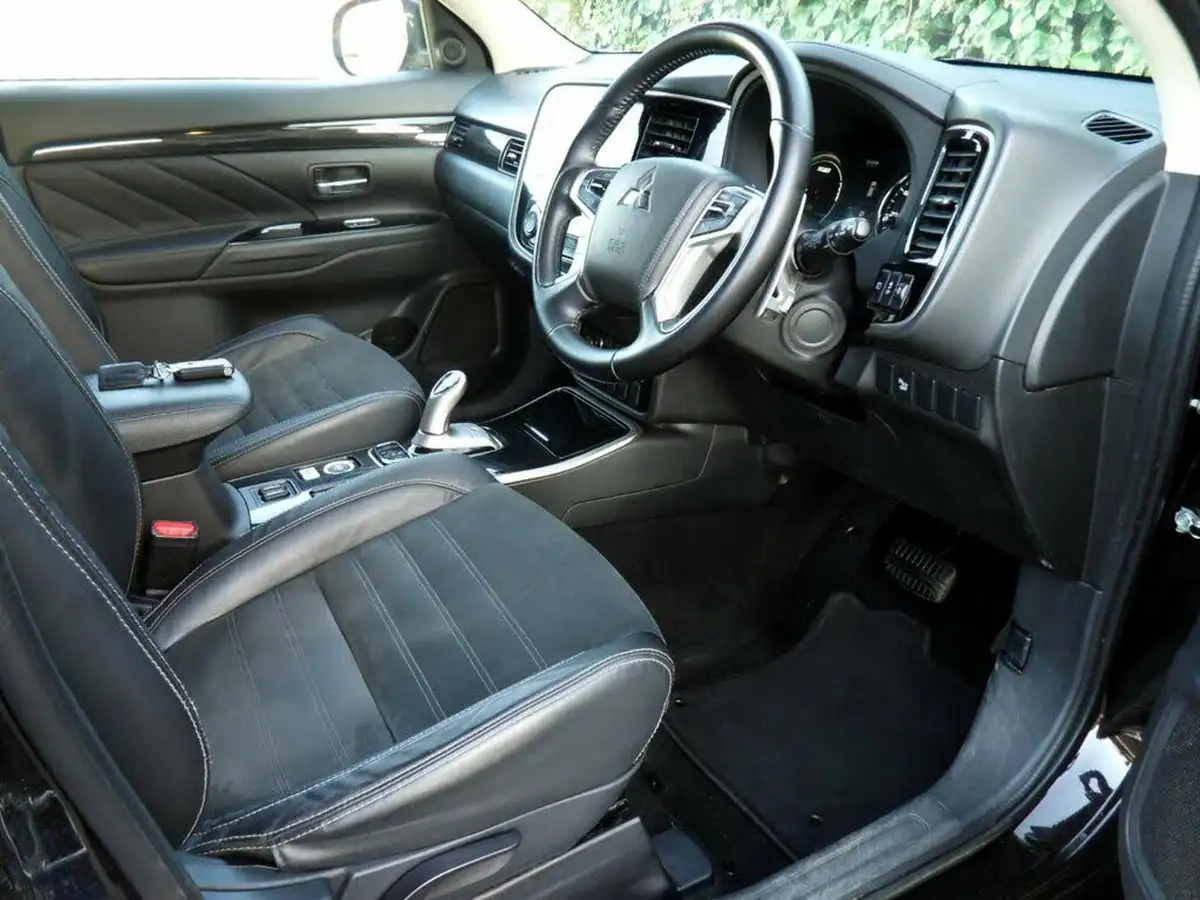 2017-mitsubishi-outlander-20-juro-phev-big-4